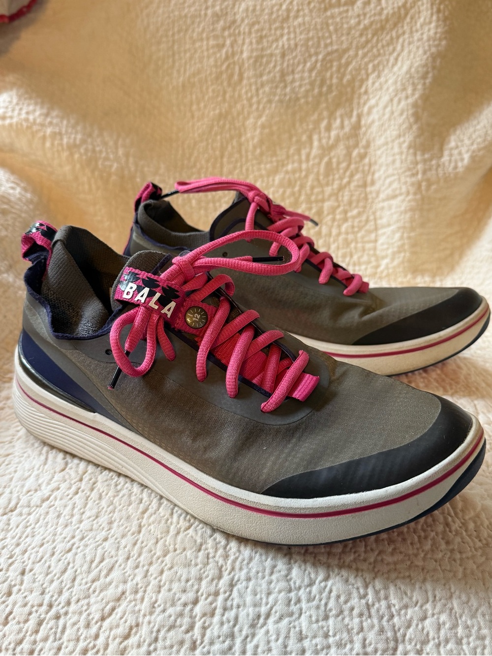 BALA Twelves Shade Gray Pink Nursing Work Sneakers Women’s 9.5 Men’s 8